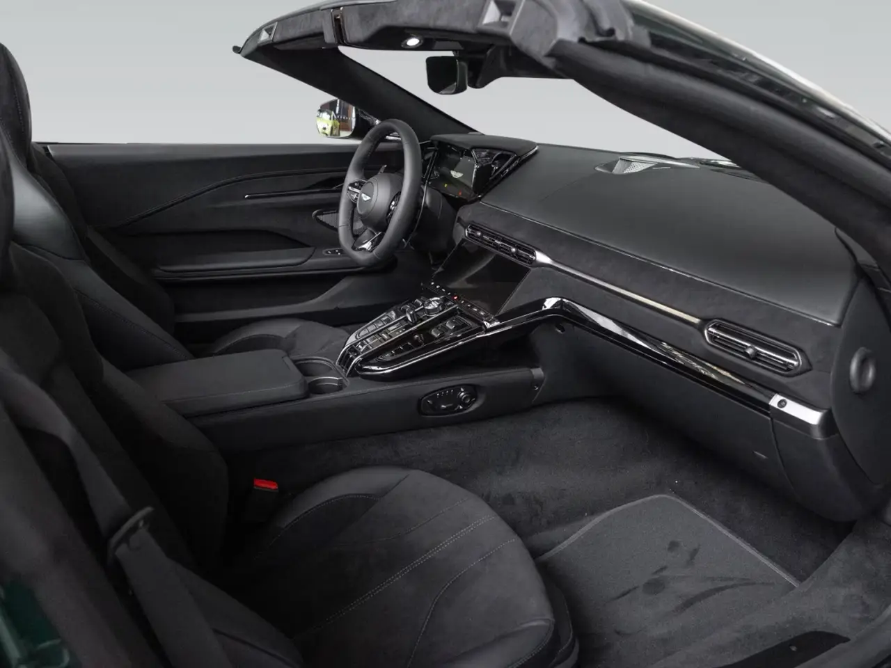 Aston Martin Vantage V8 Spider 2026, esterno — Priveo Cars, Europa. Aston Martin Vantage V8 Spider 2026