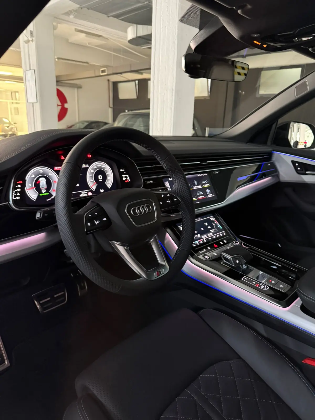 Audi Q8 2025, exterior — Priveo Cars, Europe