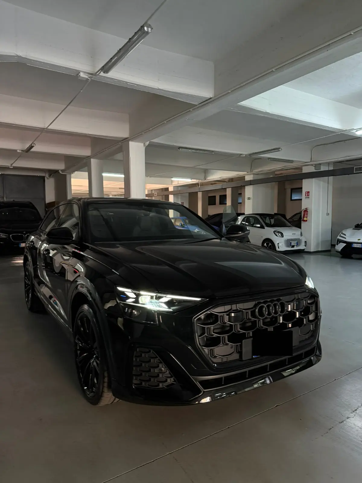 Audi Q8 2025, front view — Priveo Cars, Europe