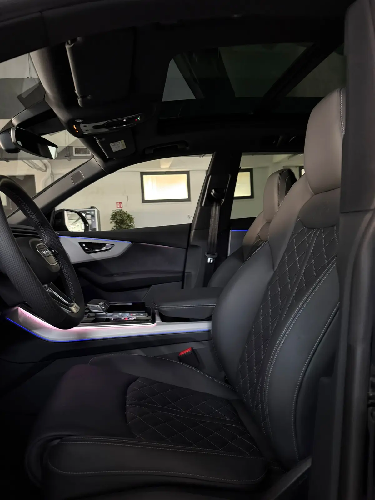 Audi Q8 2025, rear view — Priveo Cars, Europe