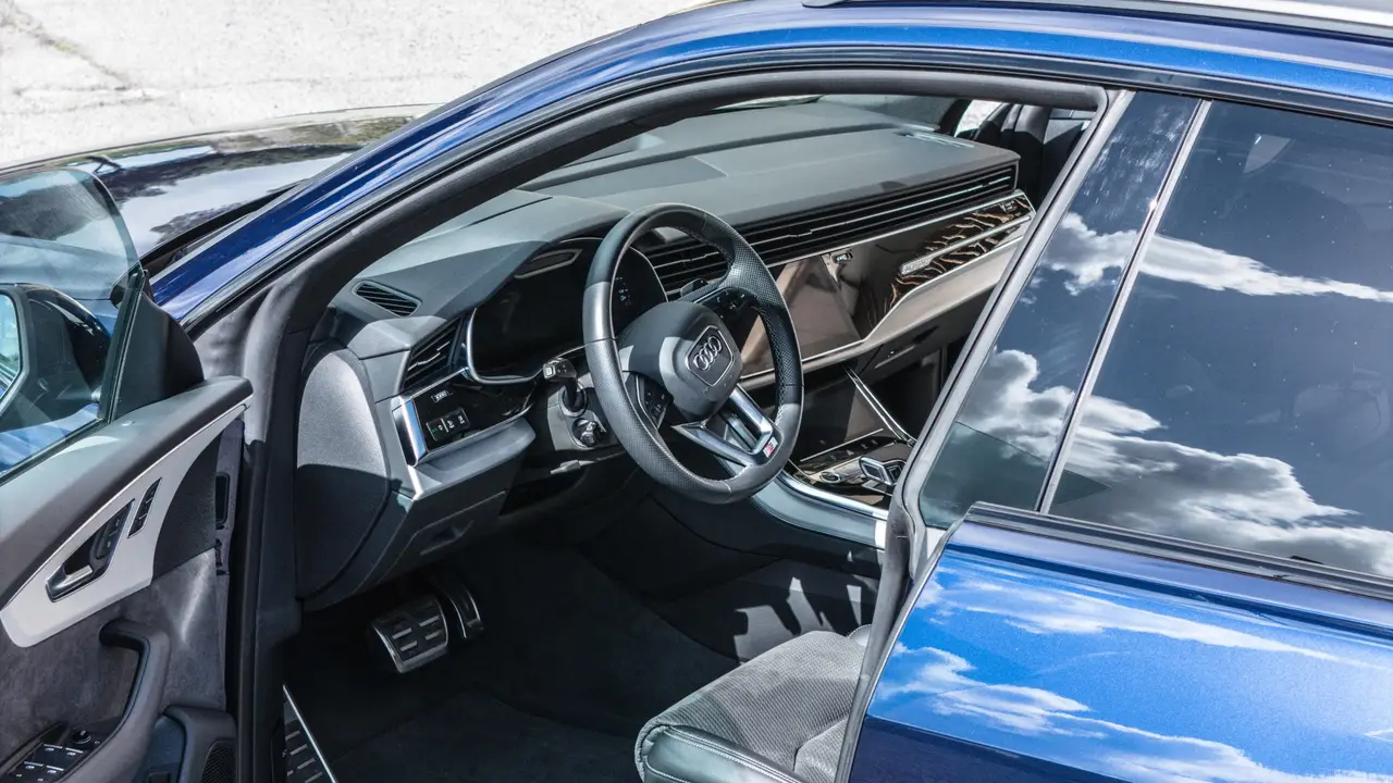 Audi Q8 55 TFSI 2022, interni — Priveo Cars, Europa. Audi Q8 55 TFSI 2022