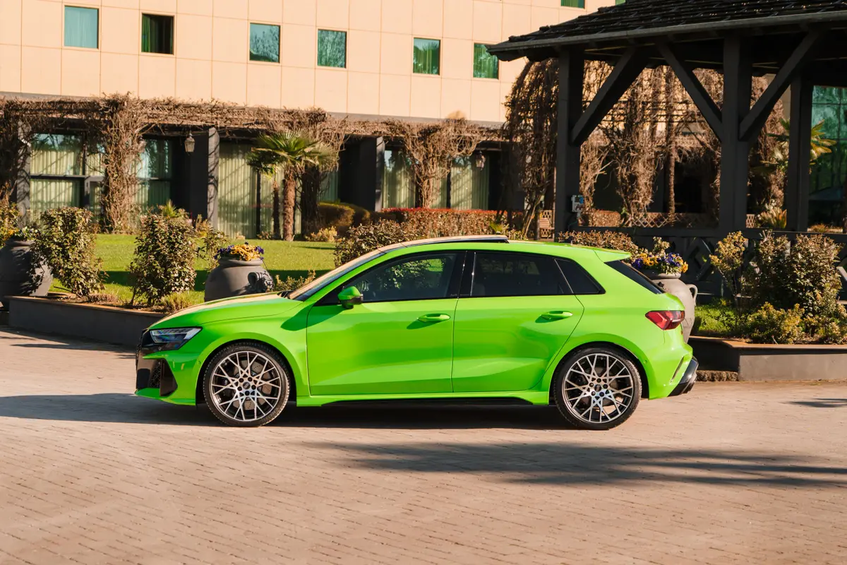 Audi RS3 Restyling 2025, вид спереди — Priveo Cars, Европа