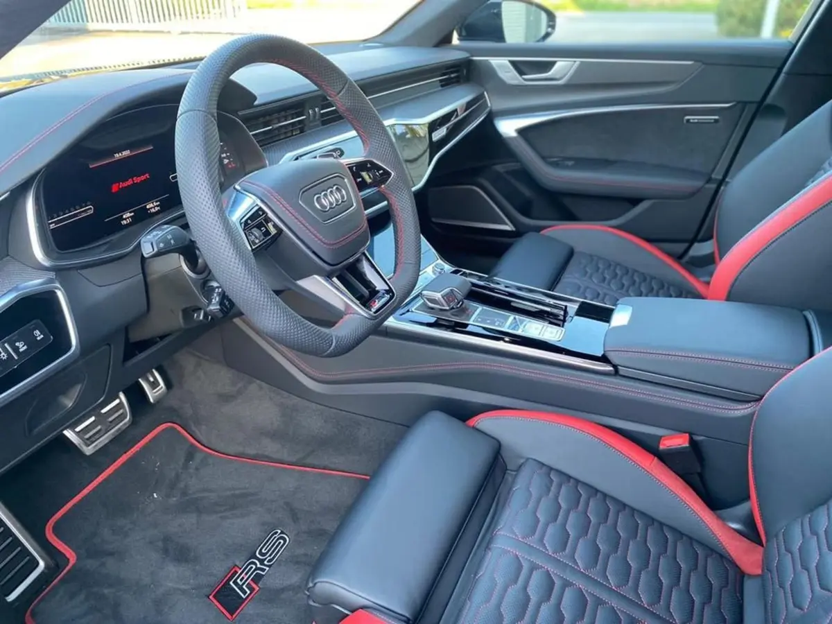 Audi RS6 2022, вид спереди — Priveo Cars, Европа