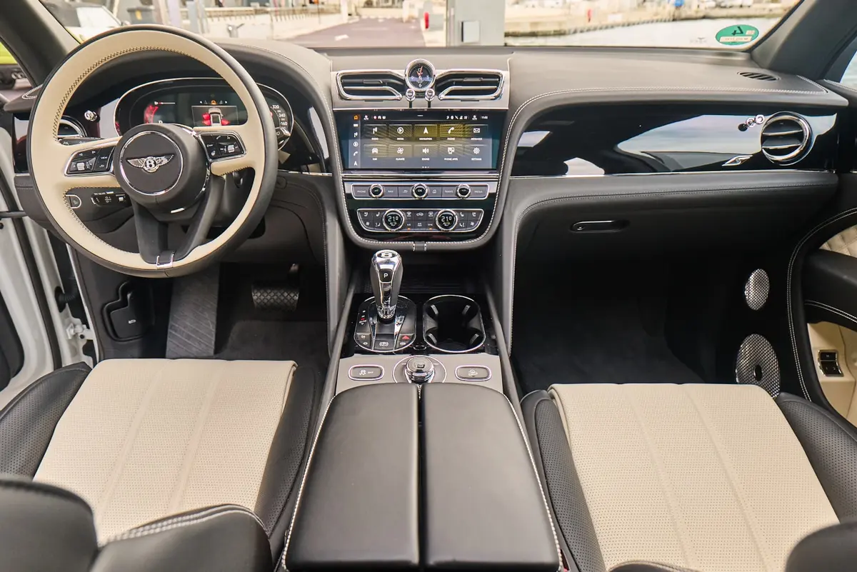 Bentley Bentayga V8-S 2024, dashboard — Priveo Cars, Europe