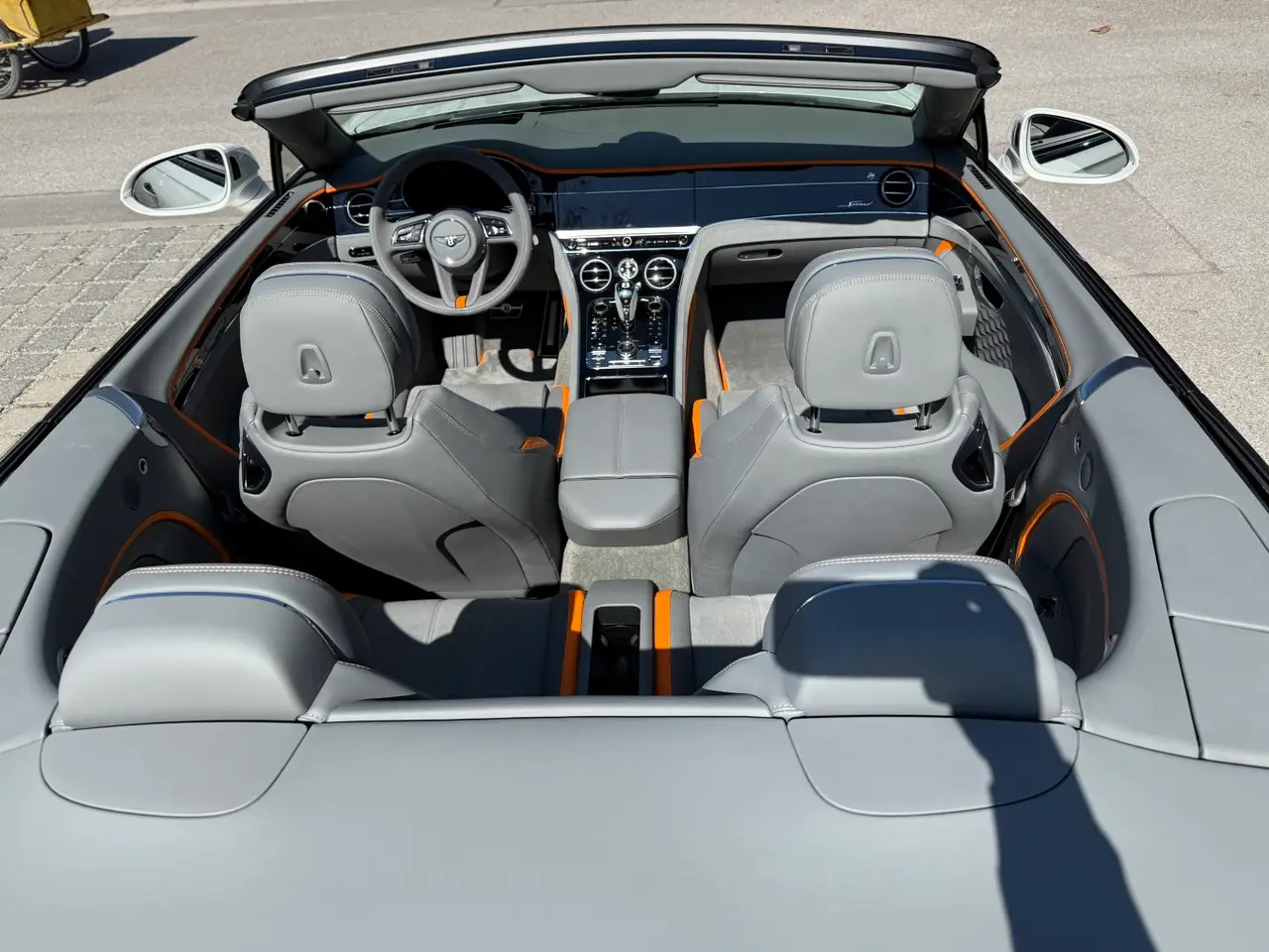 Bentley Continental GTC Speed 2025, interni — Priveo Cars, Europa. Bentley Continental GTC Speed 2025