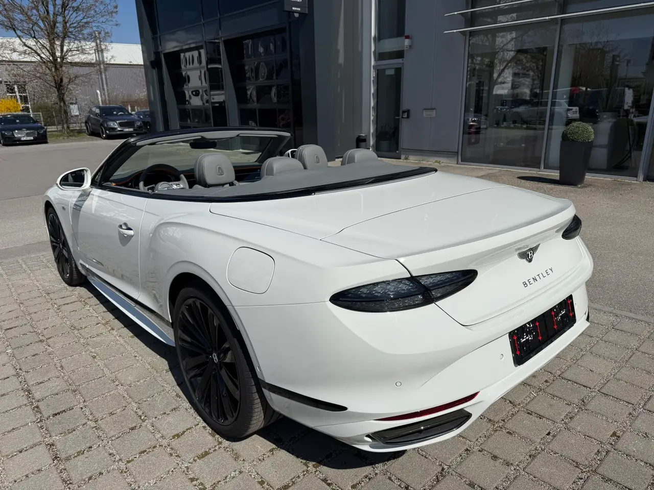 Bentley Continental GTC Speed 2025, profilo laterale — Priveo Cars, Europa. Bentley Continental GTC Speed 2025