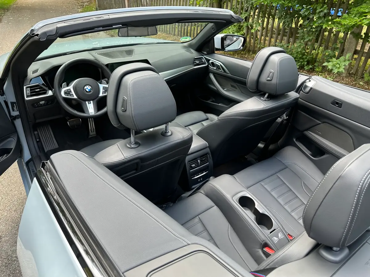 BMW 430i Cabrio 2023, salpicadero — Priveo Cars, Europa
