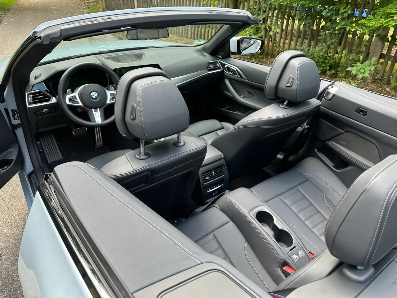 BMW 430i Cabrio 2023, cruscotto — Priveo Cars, Europa. BMW 430i Cabrio 2023