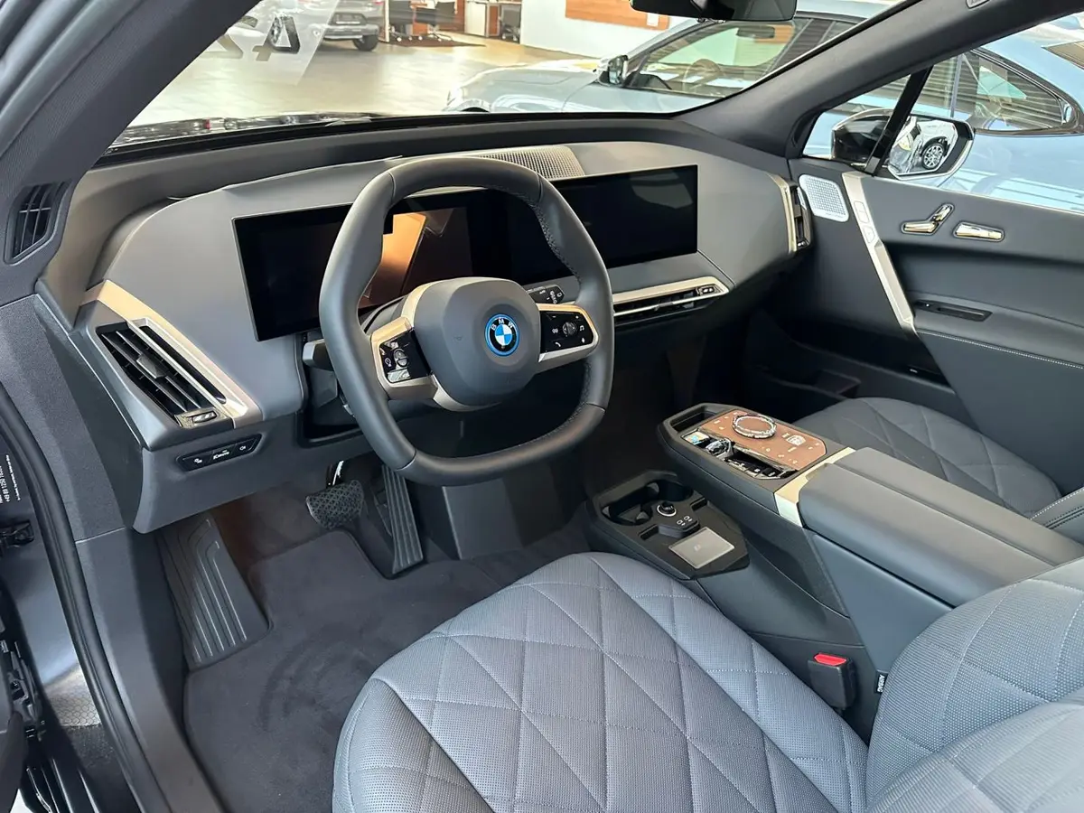 BMW IX M60 2023, exterior — Priveo Cars, Europa
