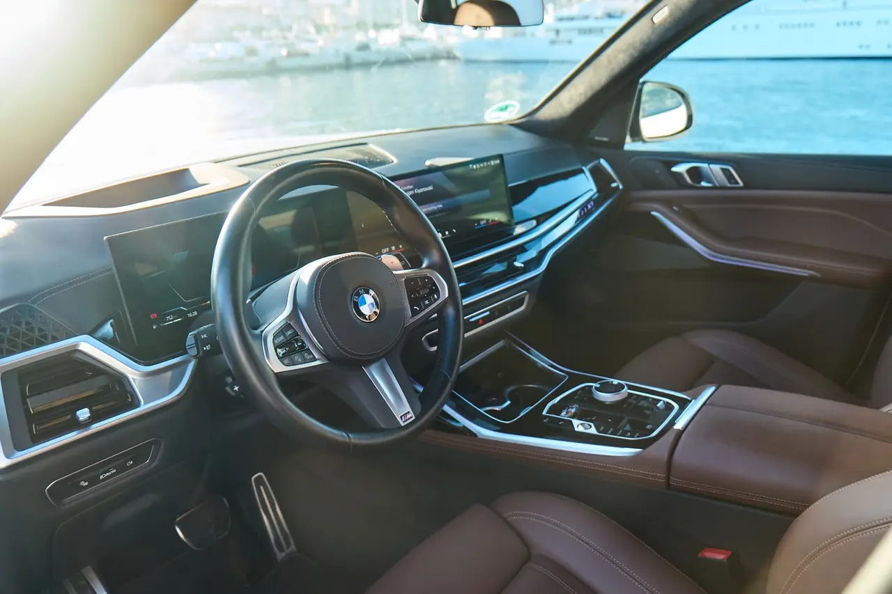 BMW X7 40d M 2024, interni — Priveo Cars, Europa. BMW X7 40d M 2024