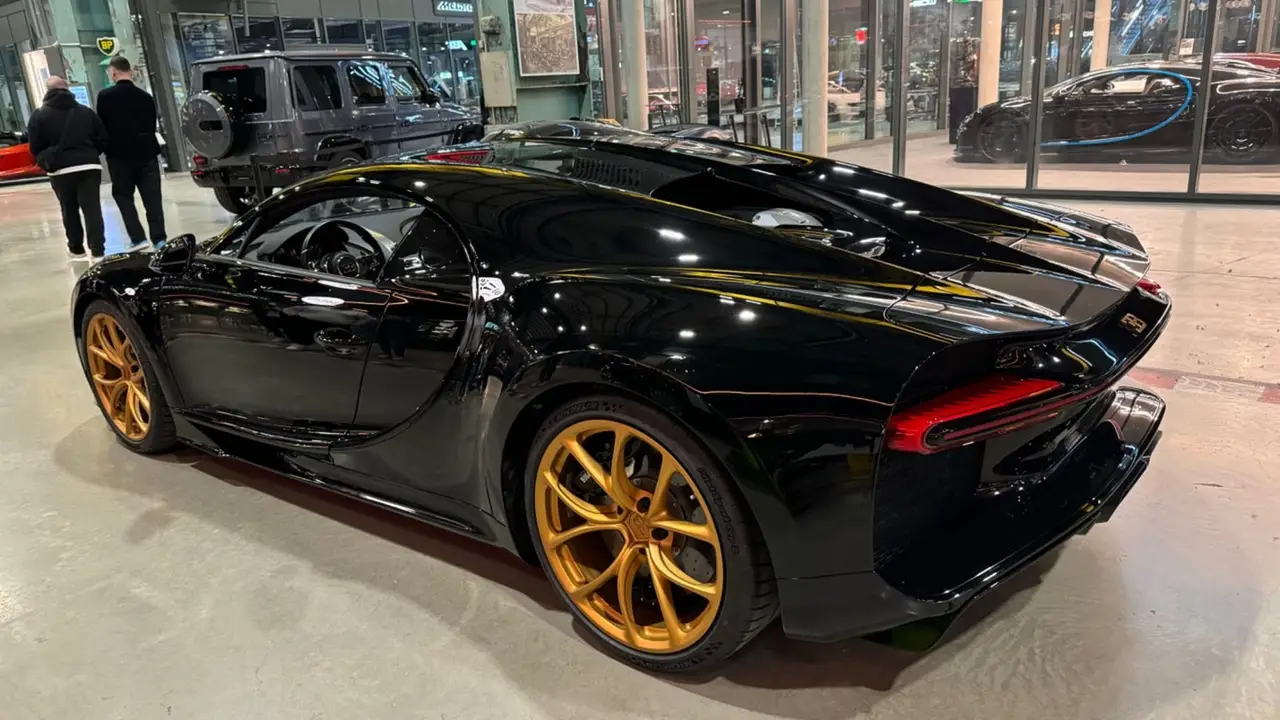 Bugatti Chiron 110 Ani 2019, vista frontale — Priveo Cars, Europa. Bugatti Chiron 110 Ani 2019