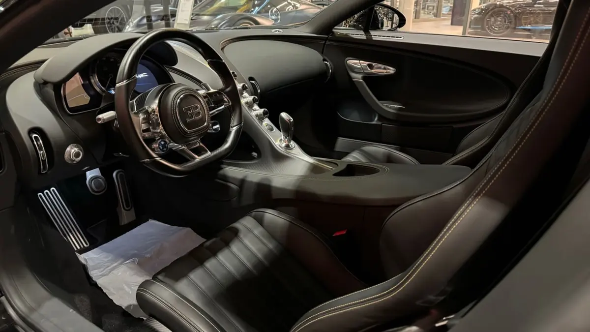 Bugatti Chiron 110 Ani 2019, салон — Priveo Cars, Европа