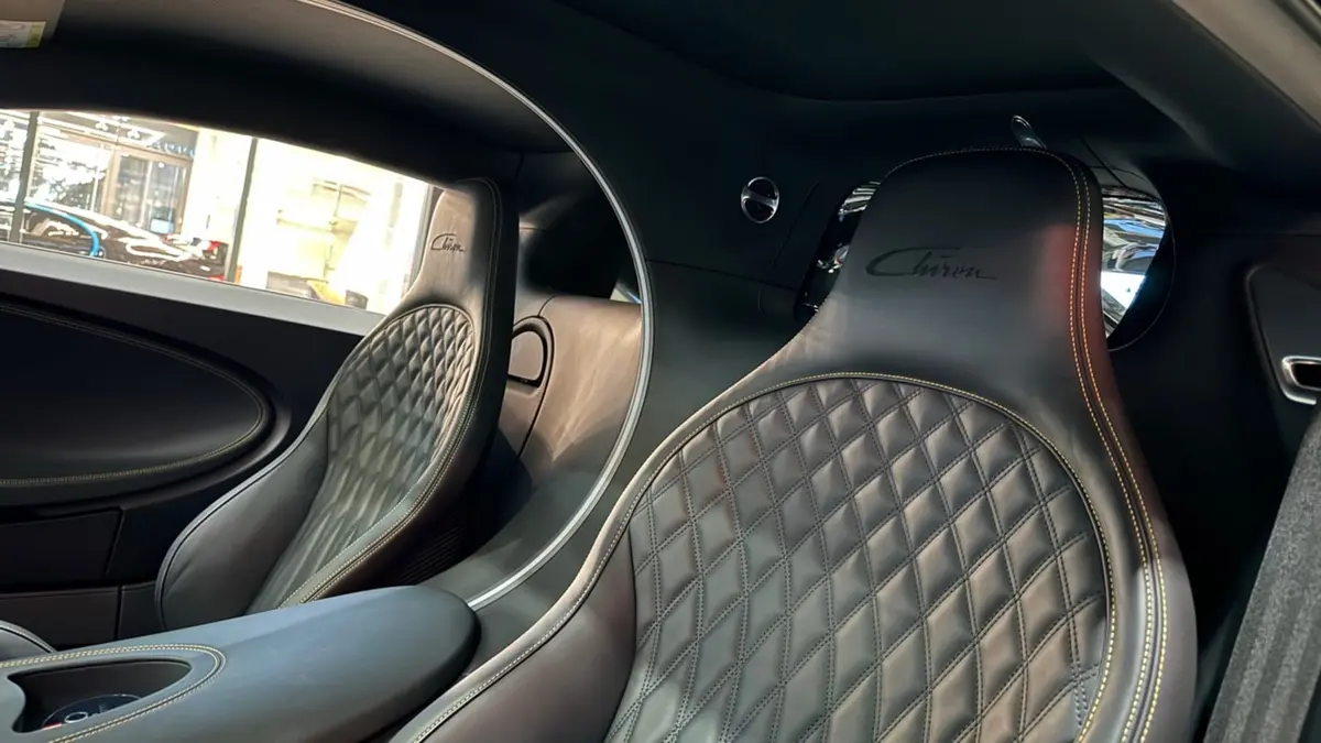 Bugatti Chiron 110 Ani 2019, приборная панель — Priveo Cars, Европа