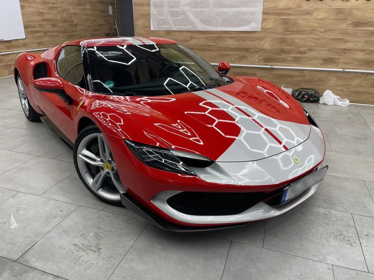 Ferrari 296 GTB 2023, vista trasera — Priveo Cars, Europa