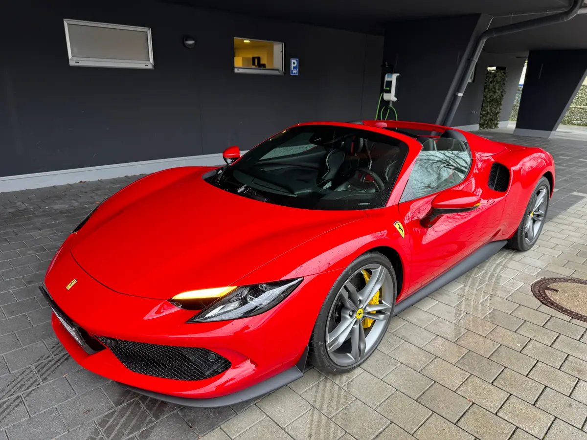 Ferrari 296 GTS Spider 2024, салон — Priveo Cars, Европа