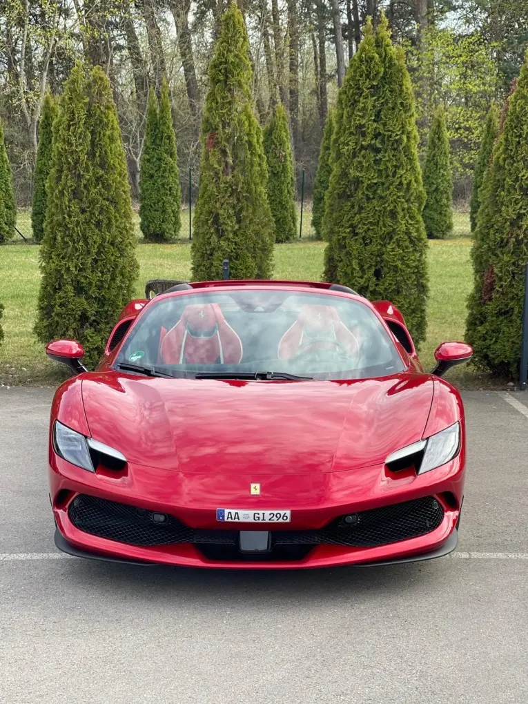 Ferrari 296 GTS Spider 2025, вид спереди — Priveo Cars, Европа