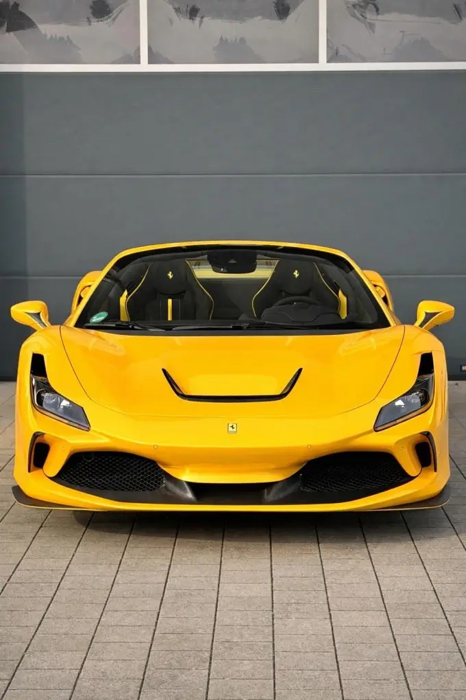 Ferrari F8 SPIDER 2023, vista posteriore — Priveo Cars, Europa. Ferrari F8 SPIDER 2023
