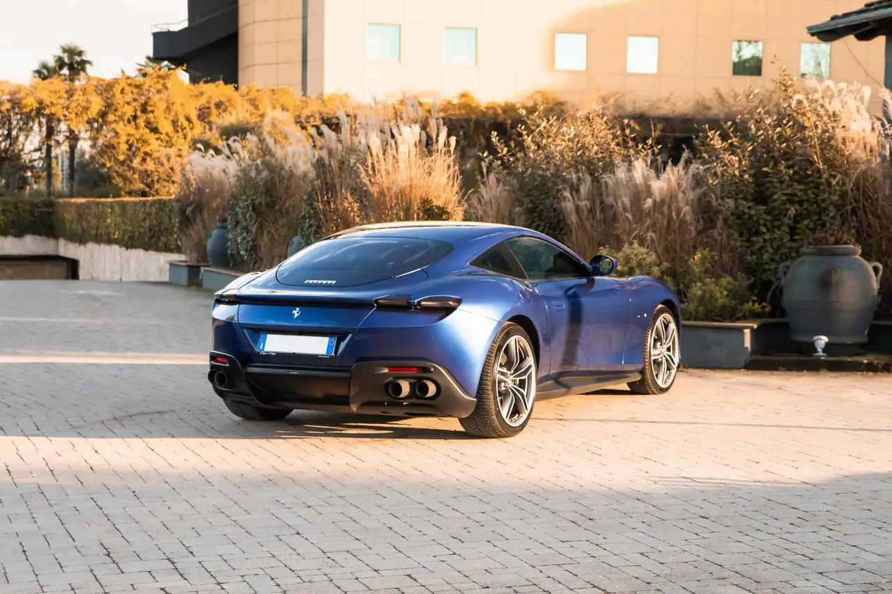 Ferrari Roma 2025, vista frontale — Priveo Cars, Europa. Ferrari Roma 2025