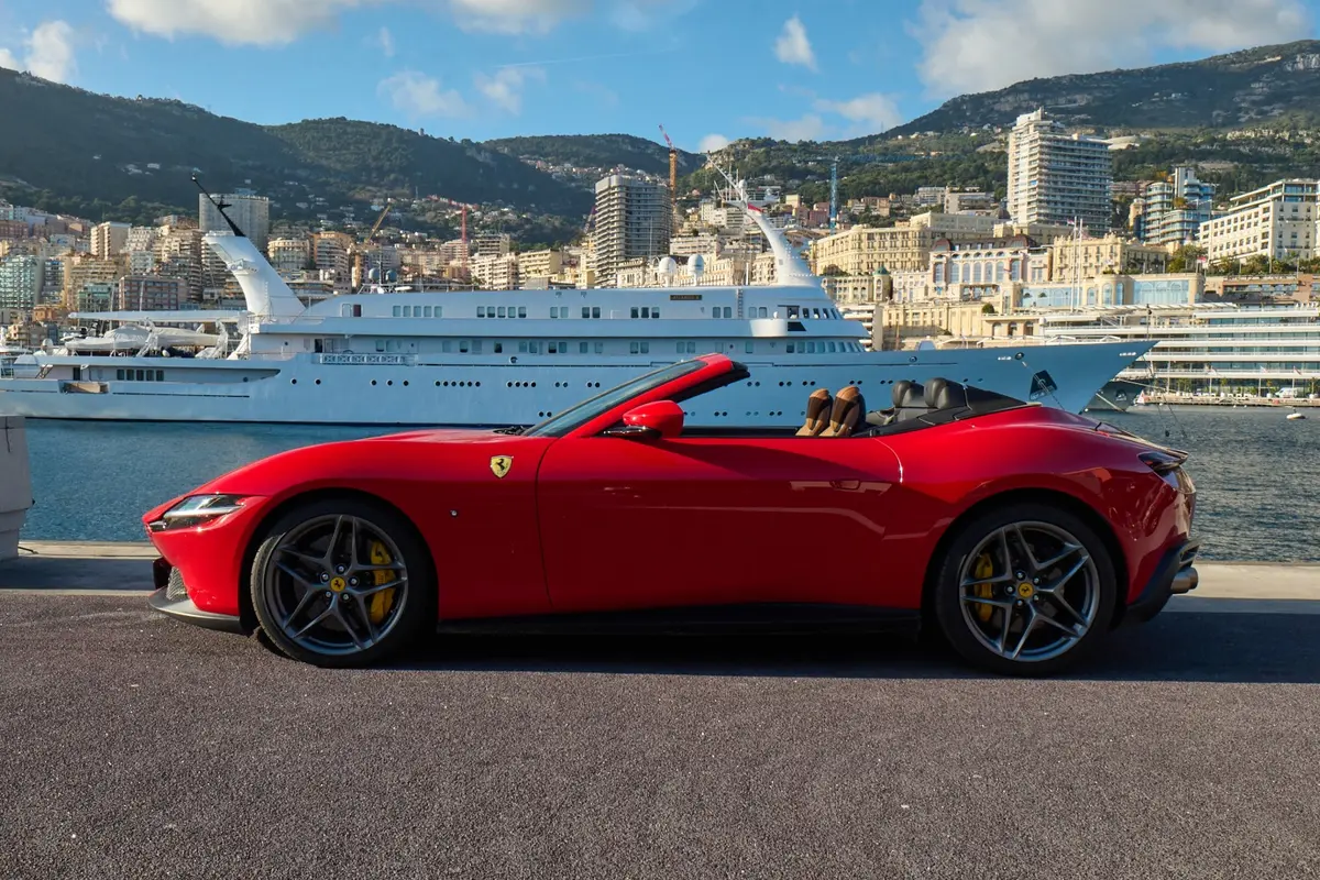 Ferrari Roma Spider 2024, exterior — Priveo Cars, Europa