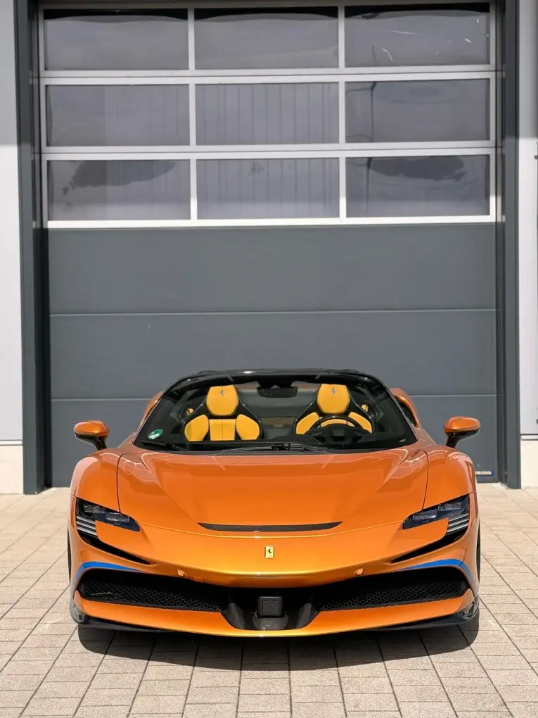 Ferrari SF90 Spider Tailor Made 2025, vista frontal — Priveo Cars, Europa