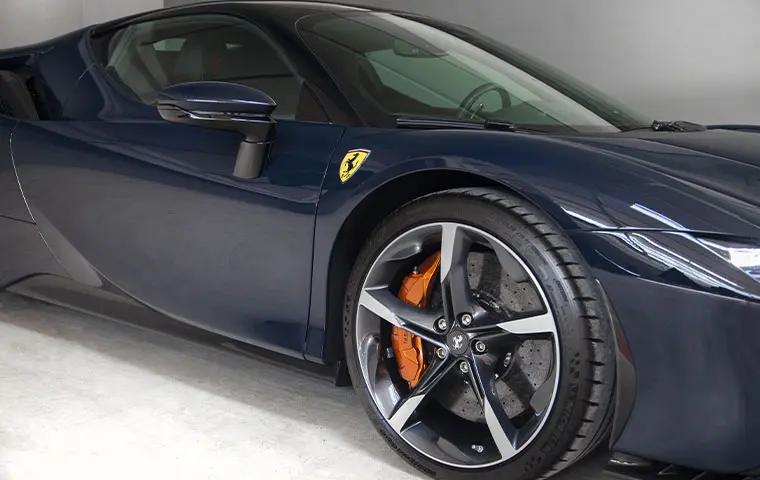 Ferrari SF90 Stradale 2025, vista frontale — Priveo Cars, Europa