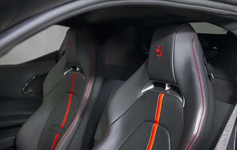 Ferrari SF90 Stradale 2025, vista posteriore — Priveo Cars, Europa