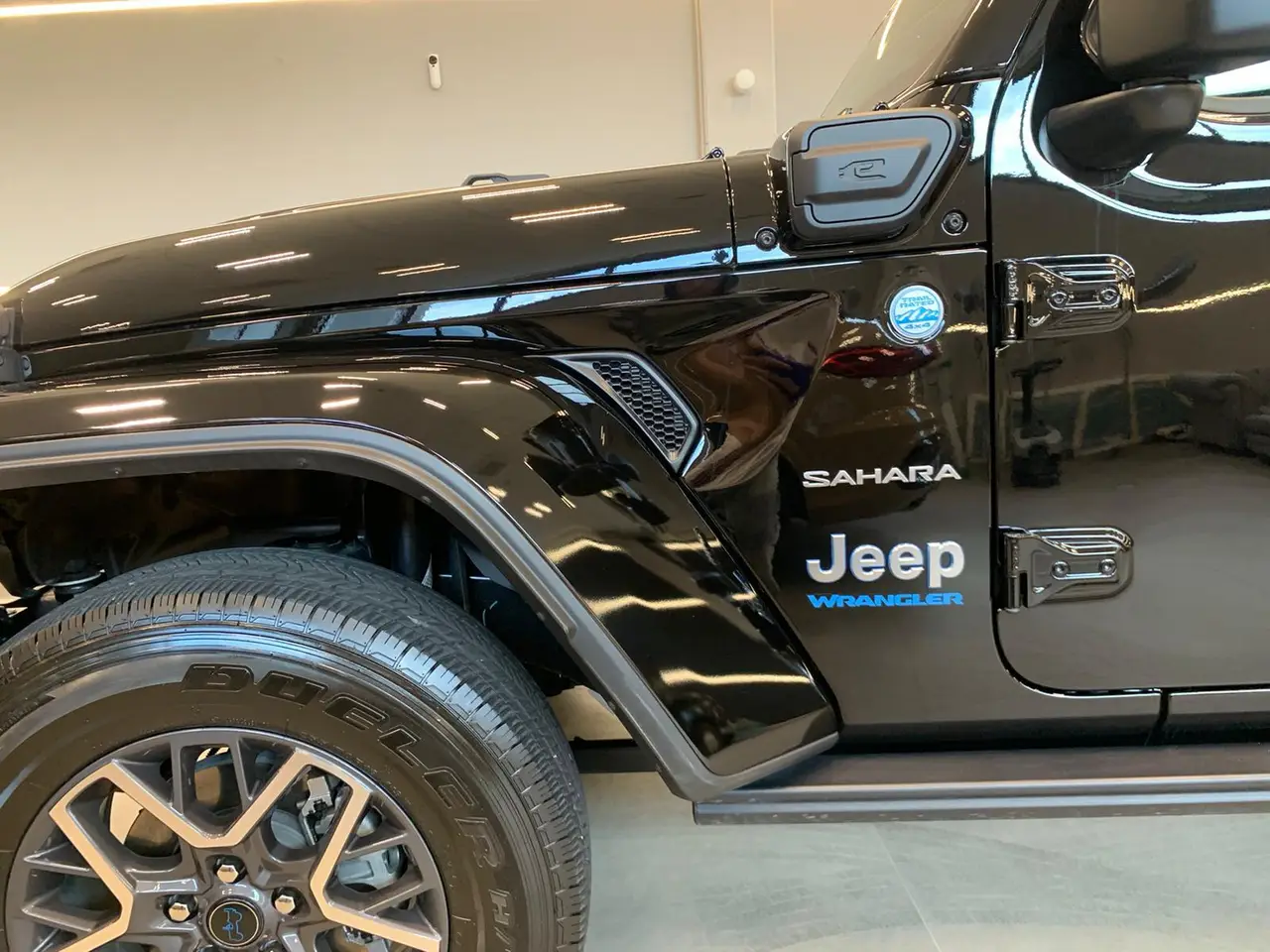 Jeep Wrangler 2025, rear view — Priveo Cars, Europe