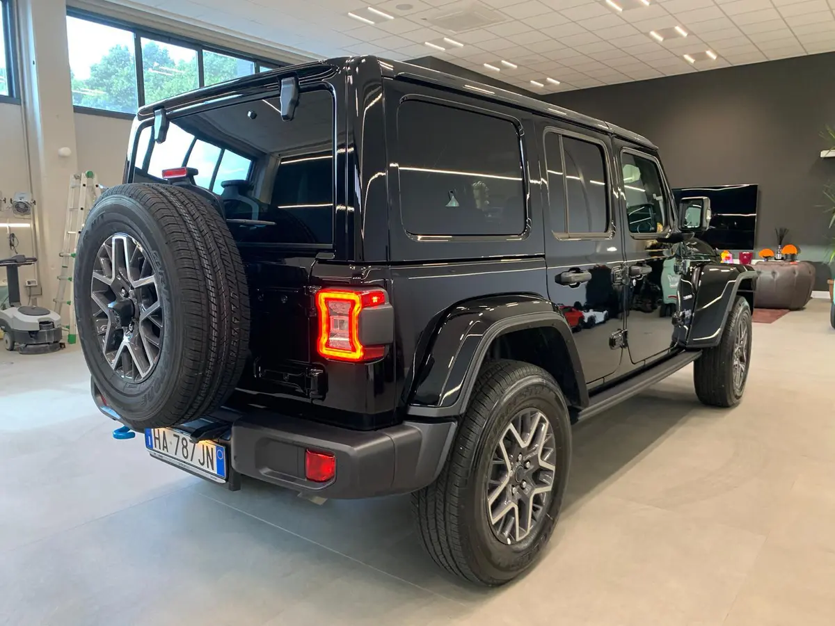 Jeep Wrangler 2025, interior — Priveo Cars, Europe