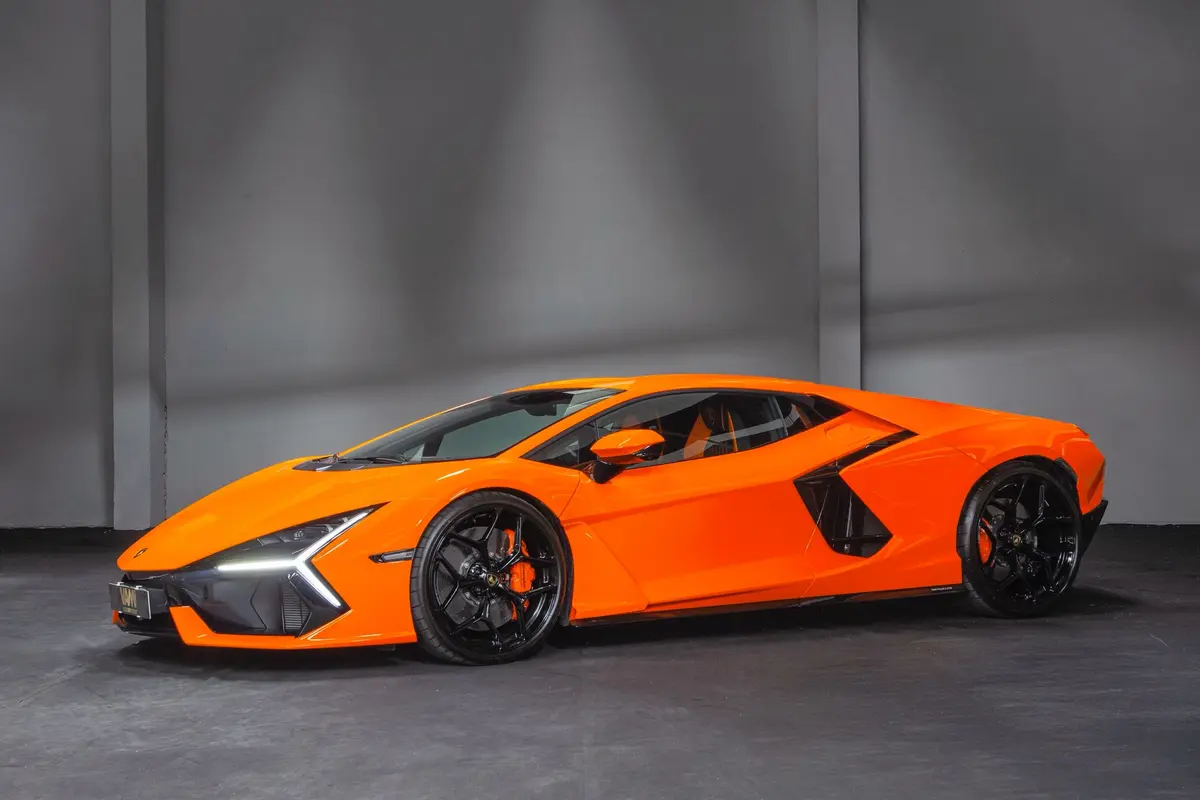 Lamborghini Revuelto 2026 — Priveo Cars, Europa