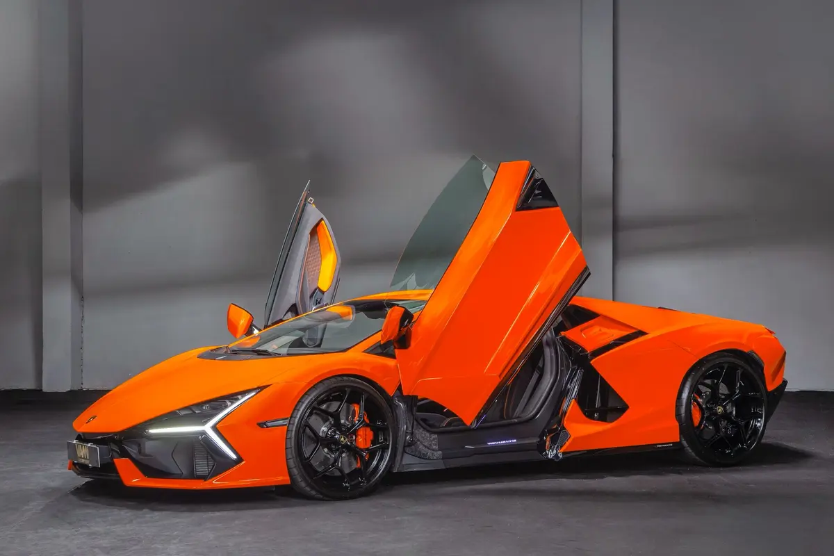 Lamborghini Revuelto 2026, exterior — Priveo Cars, Europa