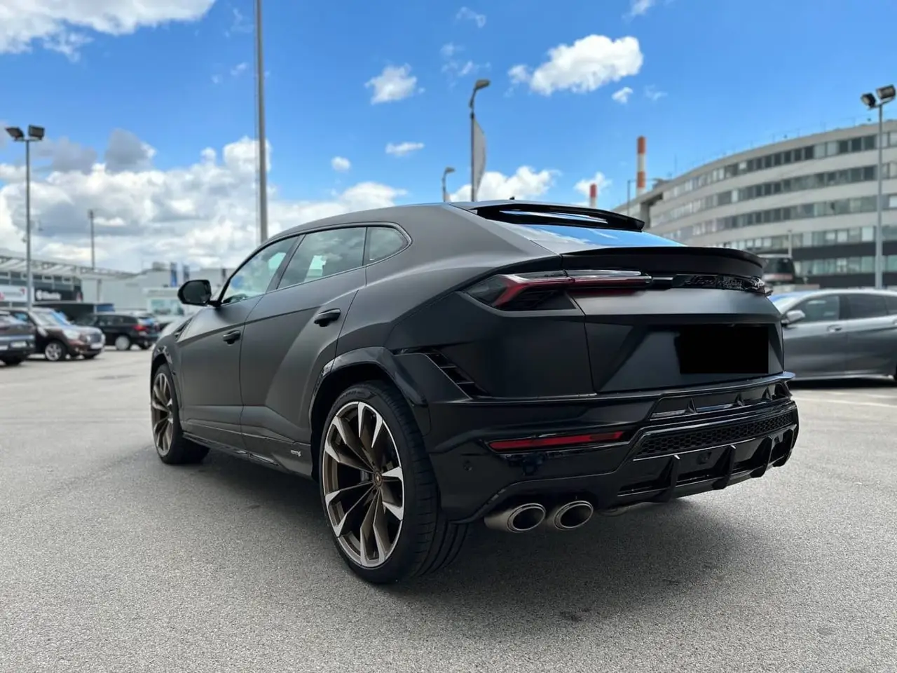 Lamborghini Urus S 2023, vista frontale — Priveo Cars, Europa. Lamborghini Urus S 2023