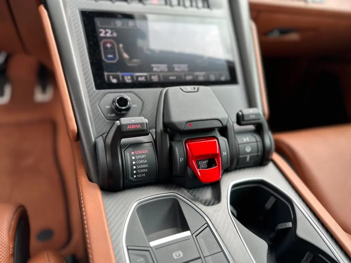 Lamborghini Urus S 2023, interior — Priveo Cars, Europa
