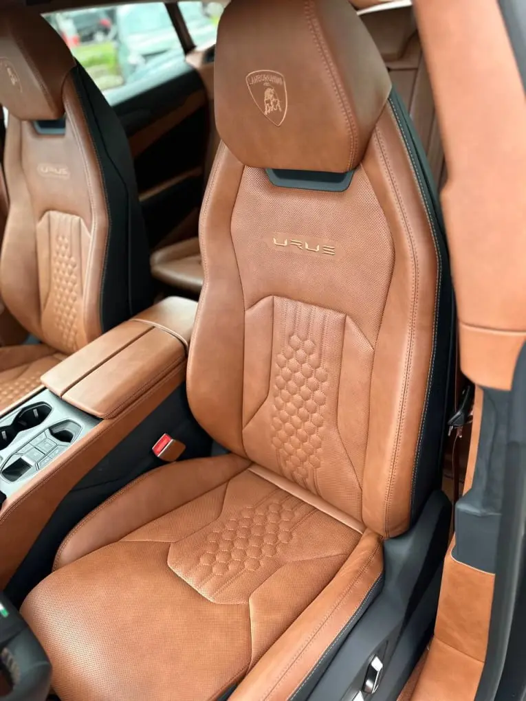 Lamborghini Urus S 2023, salpicadero — Priveo Cars, Europa