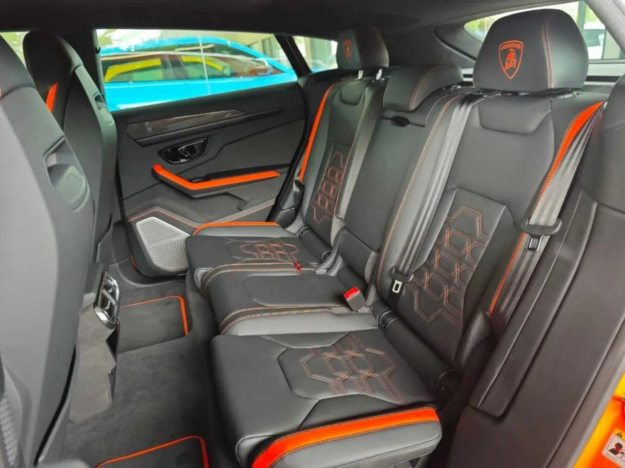 Lamborghini Urus S 2024, interni — Priveo Cars, Europa. Lamborghini Urus S 2024