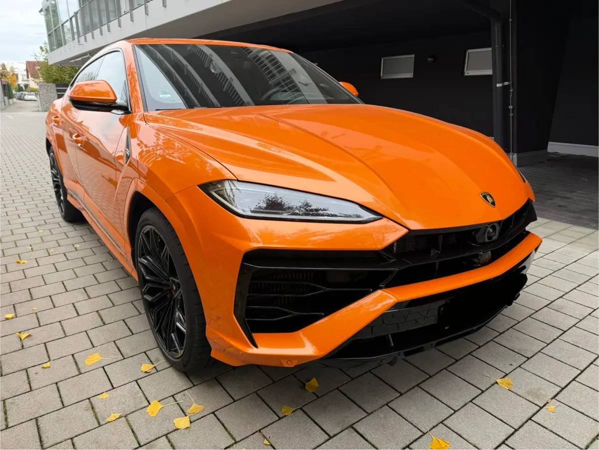 Lamborghini URUS SE 2025, вид спереди — Priveo Cars, Европа