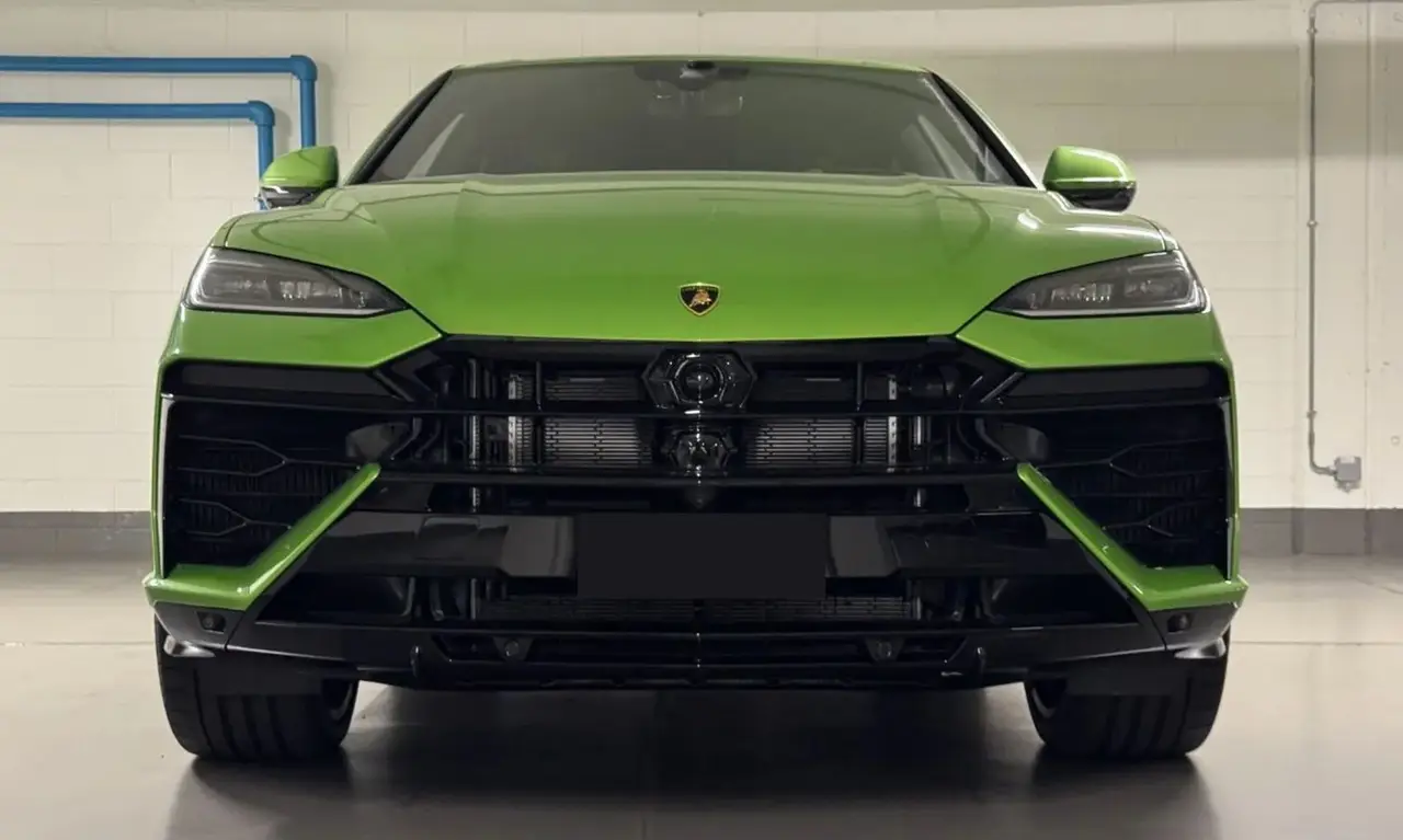 Lamborghini Urus SE 2026, interni — Priveo Cars, Europa. Lamborghini Urus SE 2026