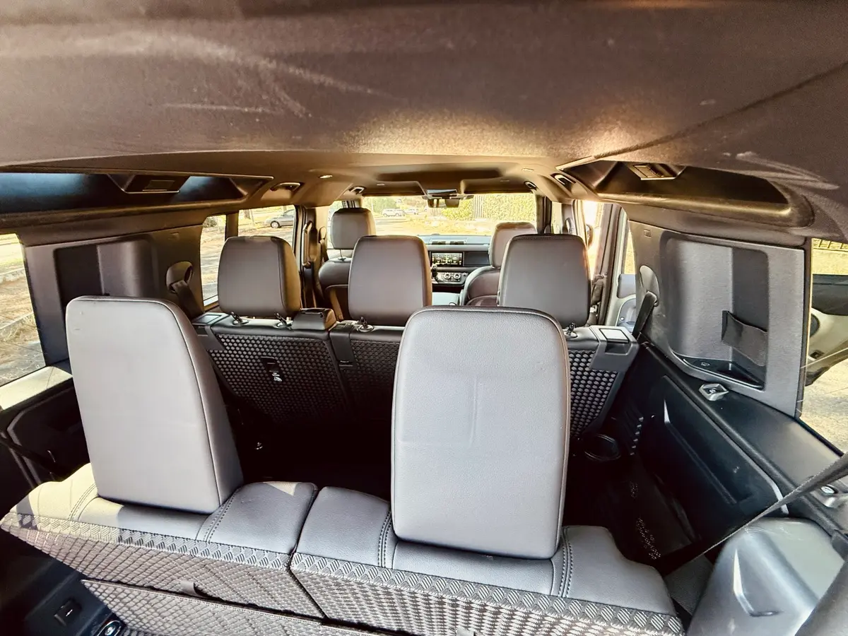 Land Rover Defender X-Dynamic 7 seater 2024, exterior — Priveo Cars, Europa