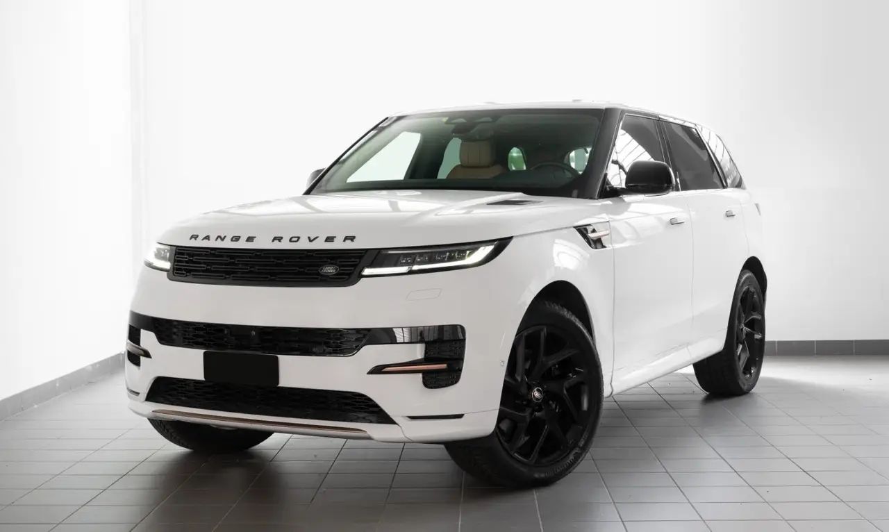 Land Rover Range Rover Sport 2025, vista posteriore — Priveo Cars, Europa