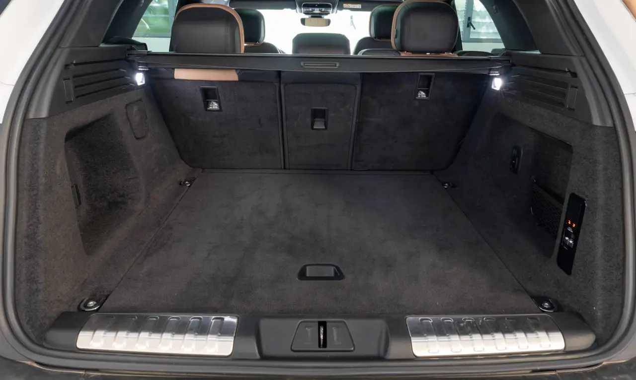 Land Rover Range Rover Sport 2025, interni — Priveo Cars, Europa