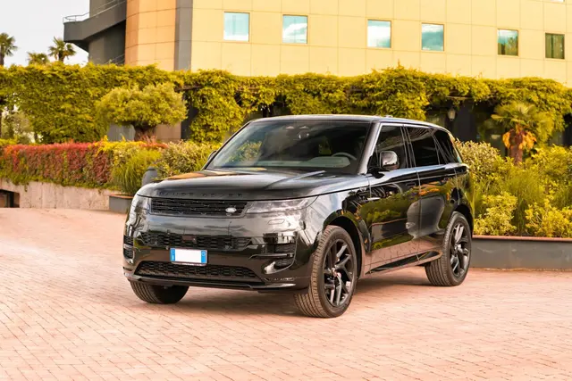 Land Rover Range Rover Sport Dynamic SE 2025 — Priveo Cars, Europa