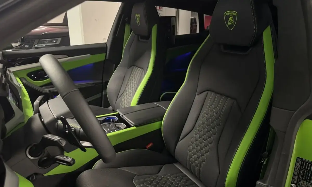 Land Rover Range Rover Sport Dynamic SE 2025, interior — Priveo Cars, Europa