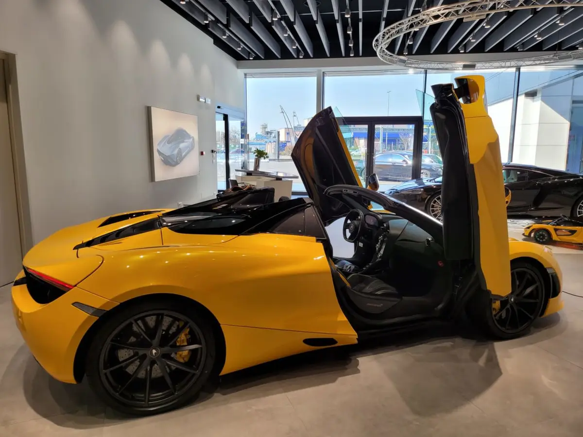 McLaren 720S Spider 2022, vista frontal — Priveo Cars, Europa