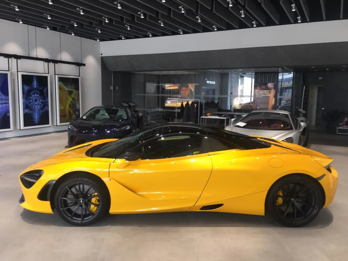 McLaren 720S Spider 2022, vista trasera — Priveo Cars, Europa