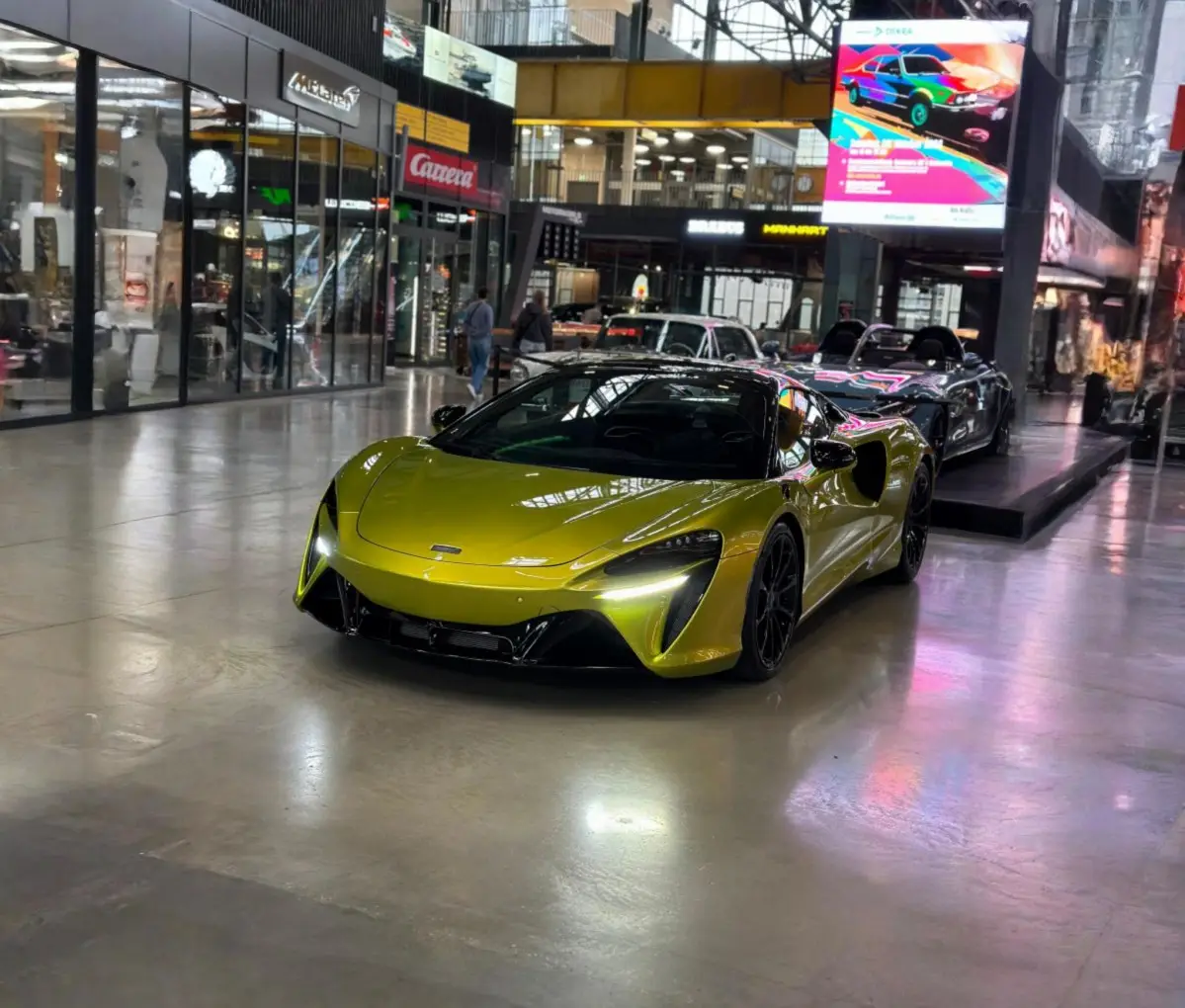 McLaren Artura Spider 2024, interni — Priveo Cars, Europa. McLaren Artura Spider 2024
