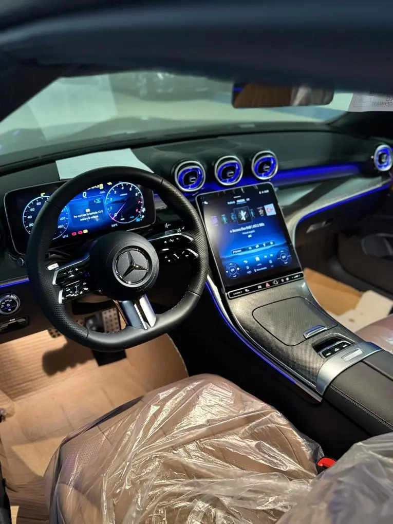 Mercedes Benz CLE 300 Cabriolet AMG Premium 2025, vista frontal — Priveo Cars, Europa