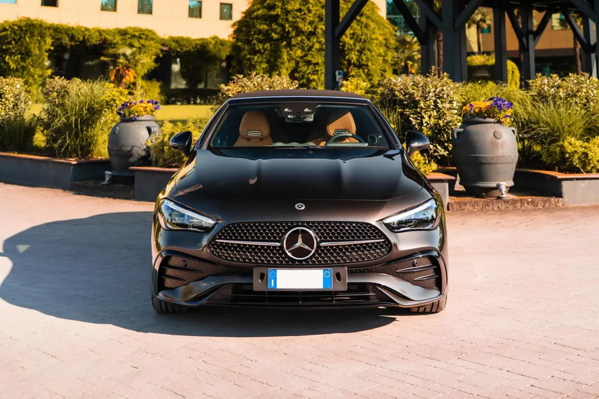 Mercedes Benz CLE 300 Cabriolet AMG Premium 2025, interior — Priveo Cars, Europa