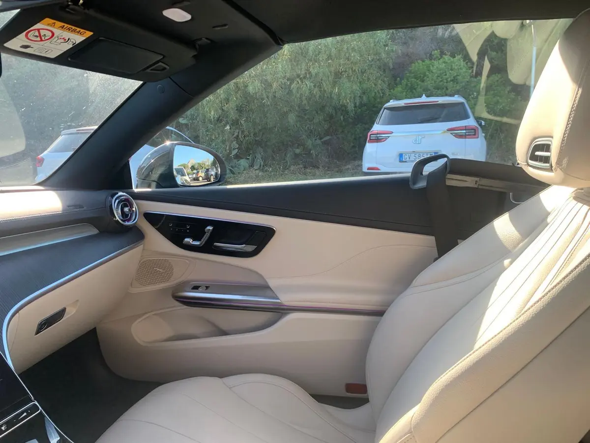 Mercedes Benz CLE Cabrio 2025, vista frontale — Priveo Cars, Europa