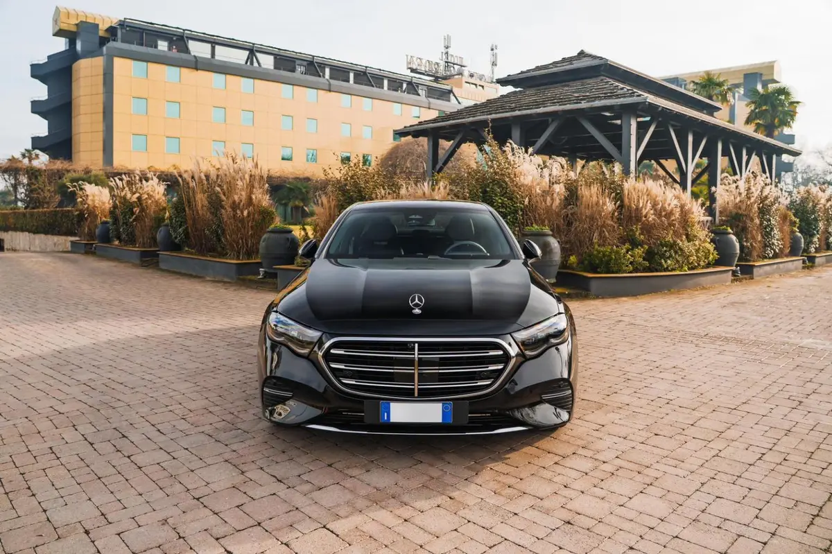 Mercedes Benz E-klasse 220d Premium Plus 2026, front view — Priveo Cars, Europe