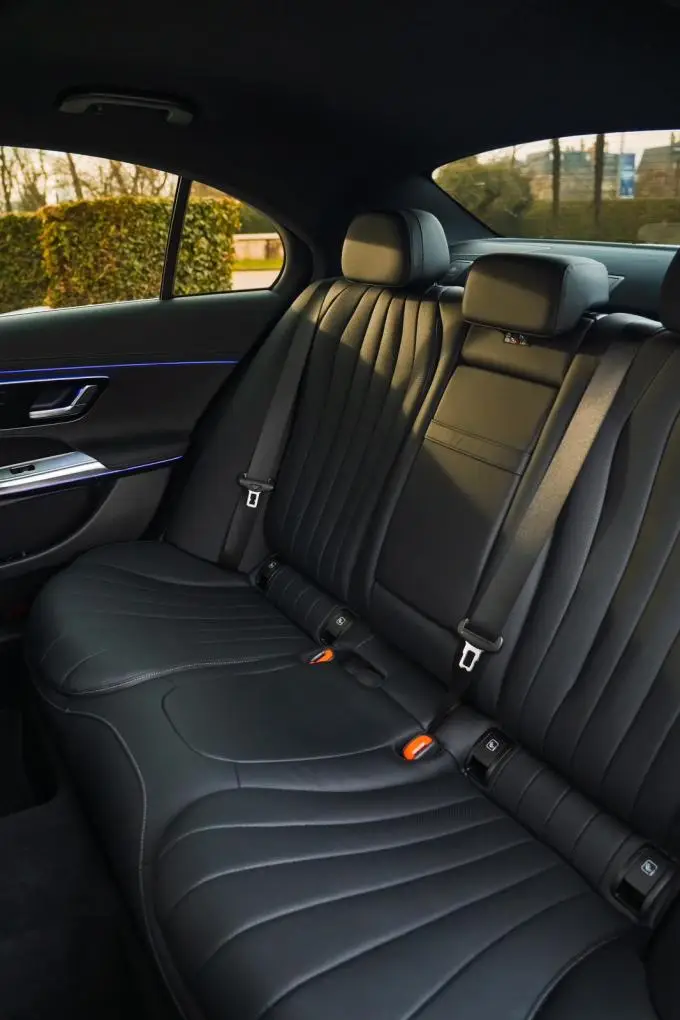 Mercedes Benz E-klasse 220d Premium Plus 2026, interni — Priveo Cars, Europa. Mercedes Benz E-klasse 220d Premium Plus 2026