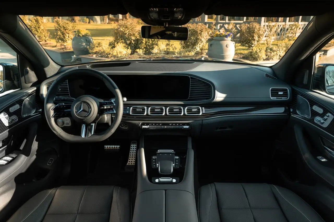 Mercedes Benz GLS-klasse 350 D Exclusive 7 Posti 2025, esterno — Priveo Cars, Europa. Mercedes Benz GLS-klasse 350 D Exclusive 7 Posti 2025